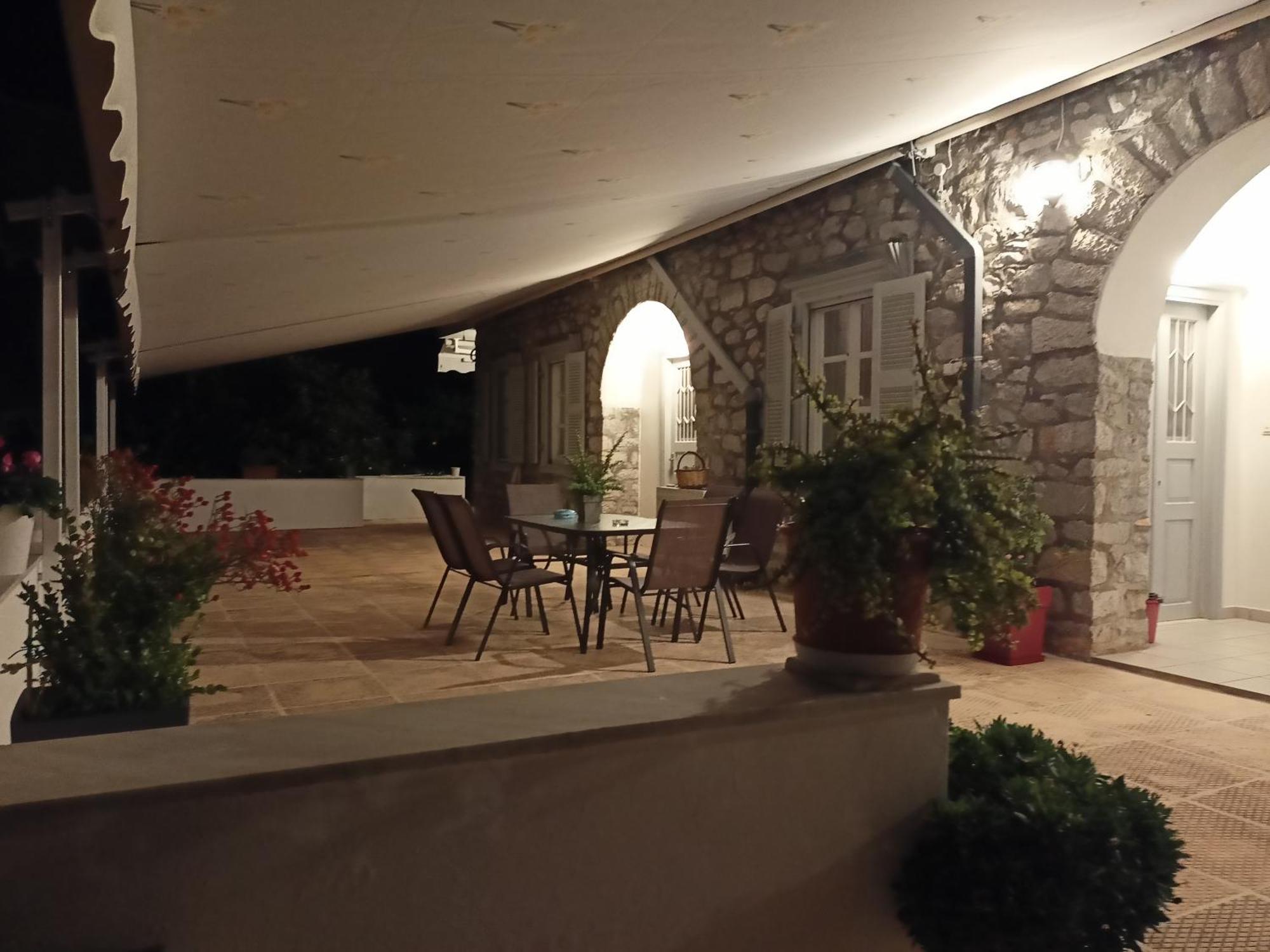 Smaragdas Paradise Case de vacanță